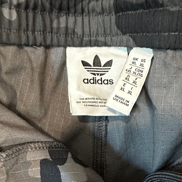 adidas Men's Black Camouflage Cargo Pants - Picture 2 of 4